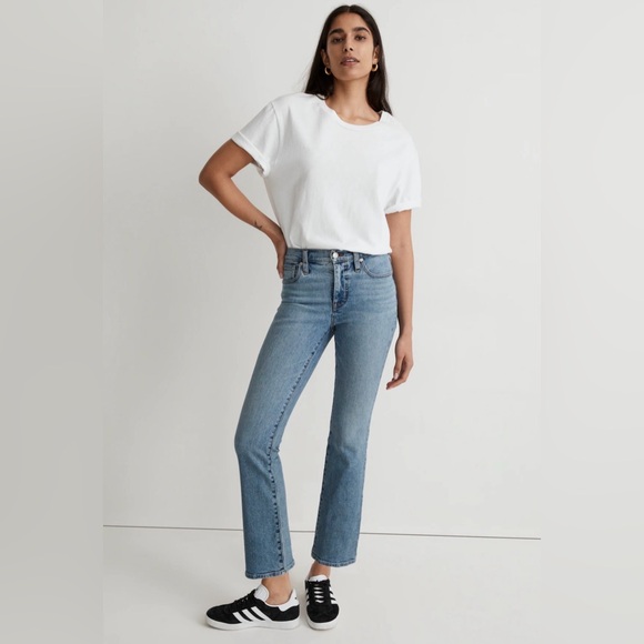 Madewell Denim - Madewell Women's Mid-Rise Petite Kick Out Flare Crop Jeans | Size: 25P